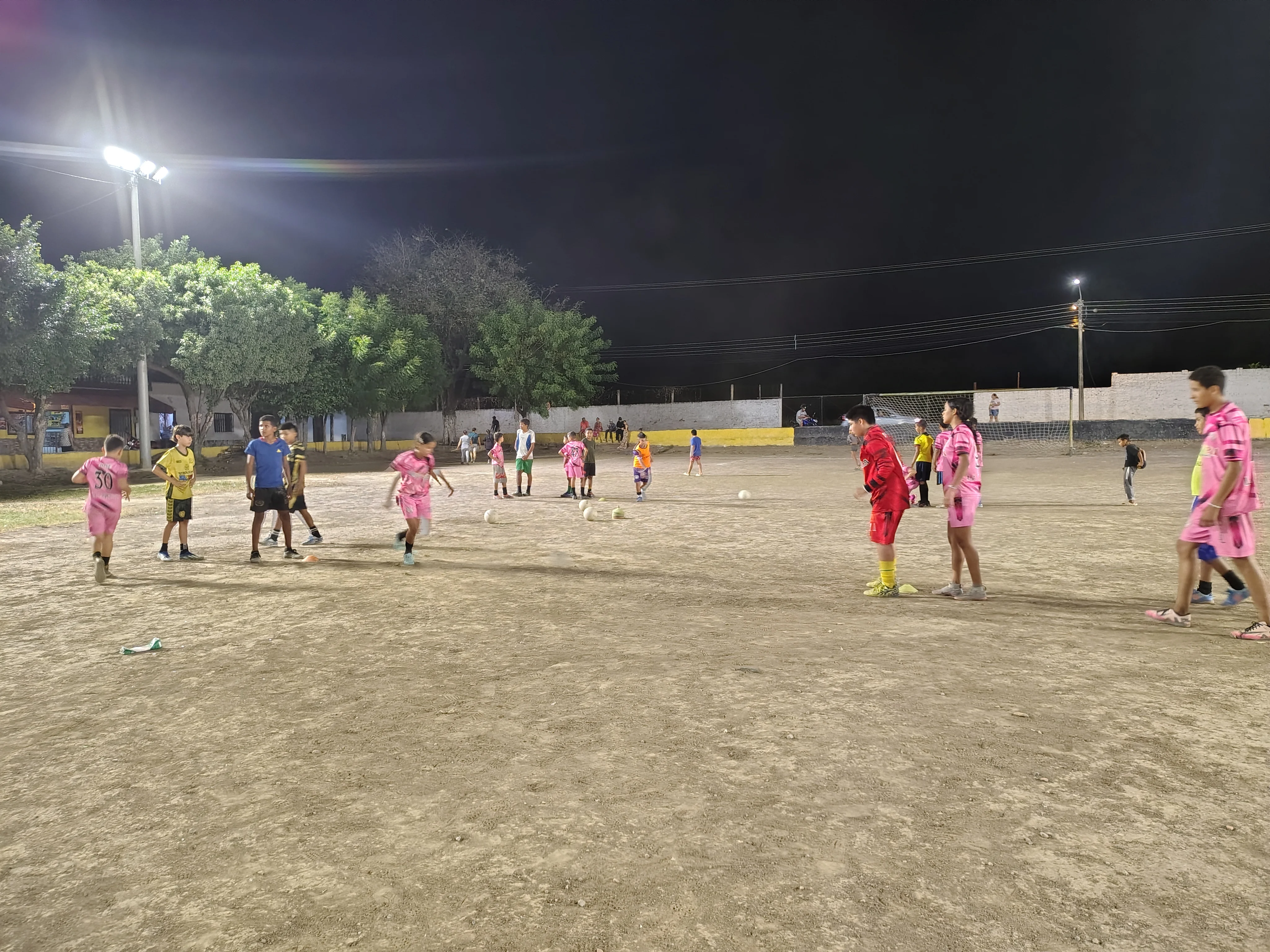 Team activity in La Parada